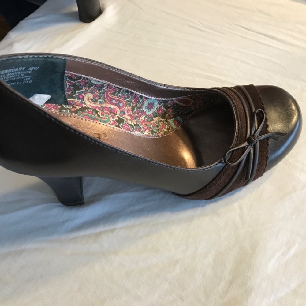 Shoes - Picture 4 of 4